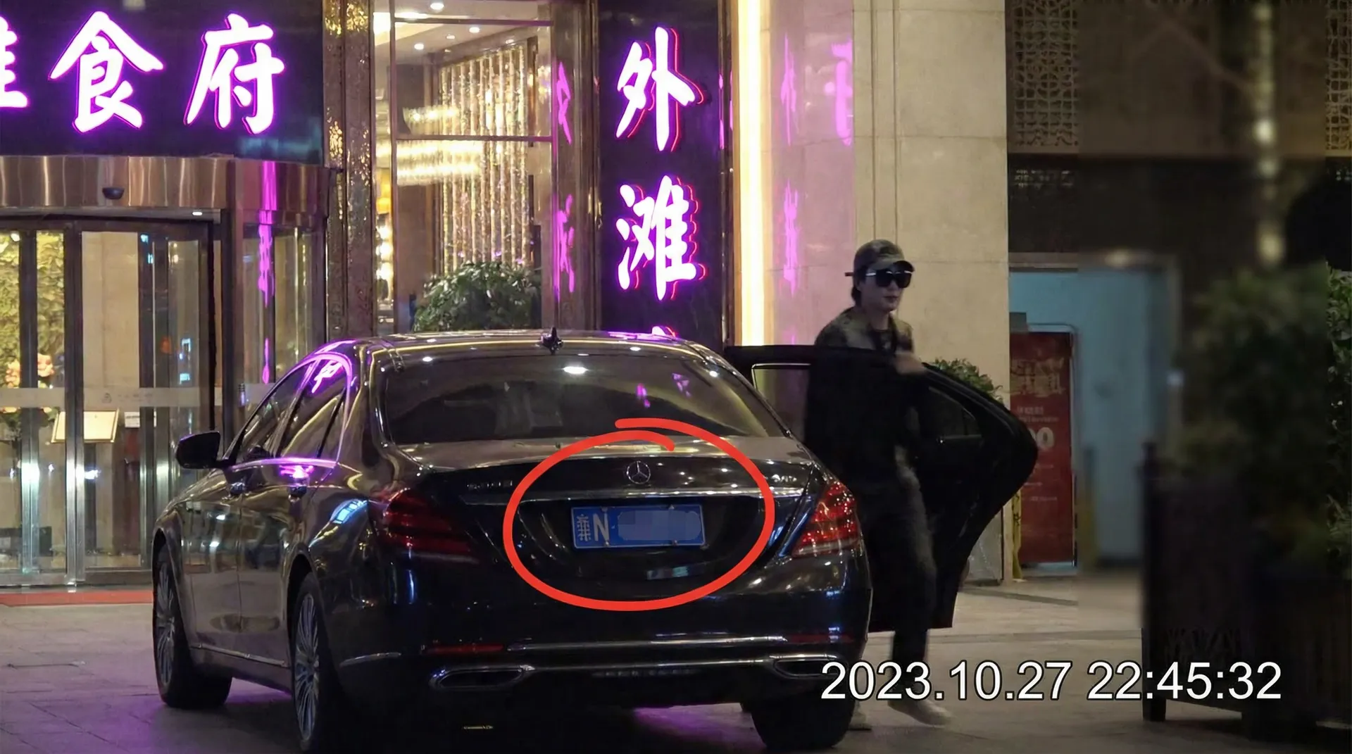 女神视频-高清女神福利|明星美女真人秀 - 豪车餐厅外偷拍